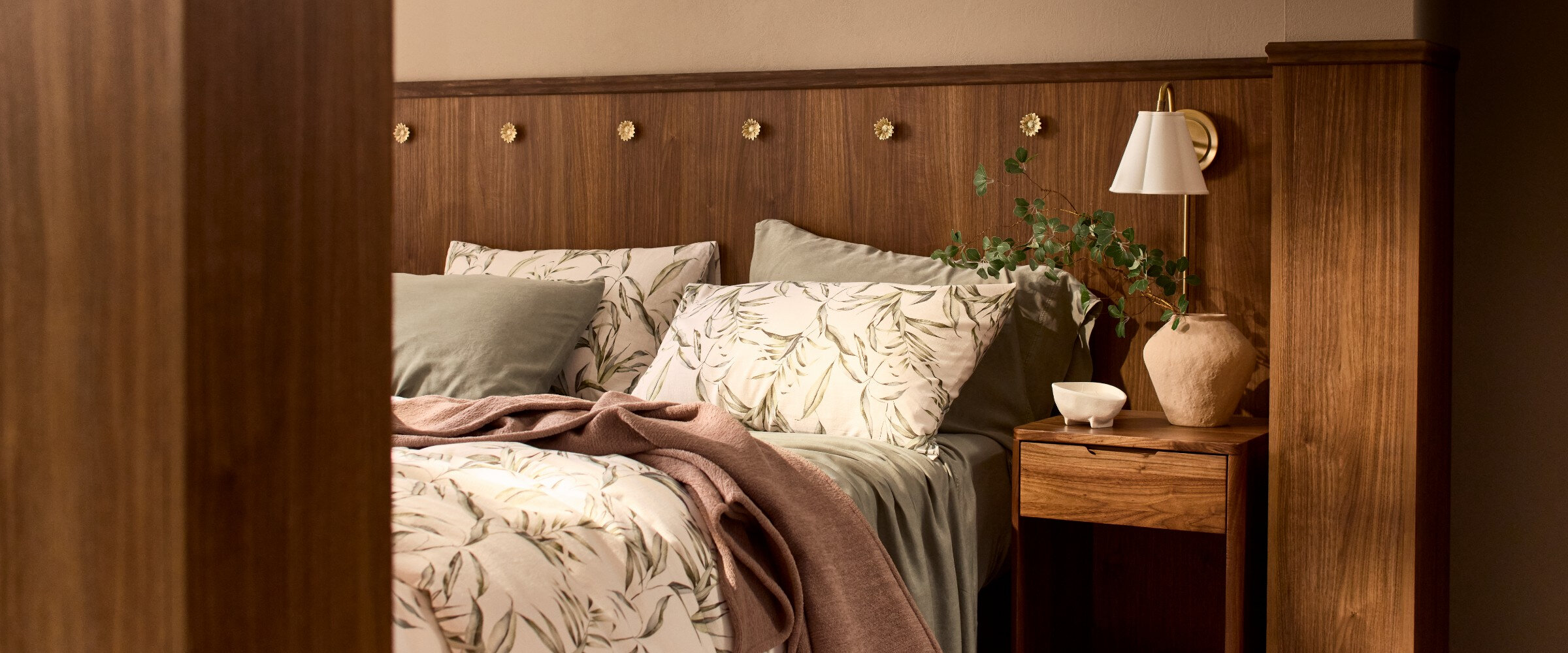 Une chambre à coucher au charme exotique
