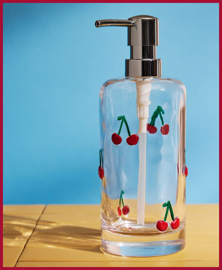 All our bathroom accessories at Simons Maison