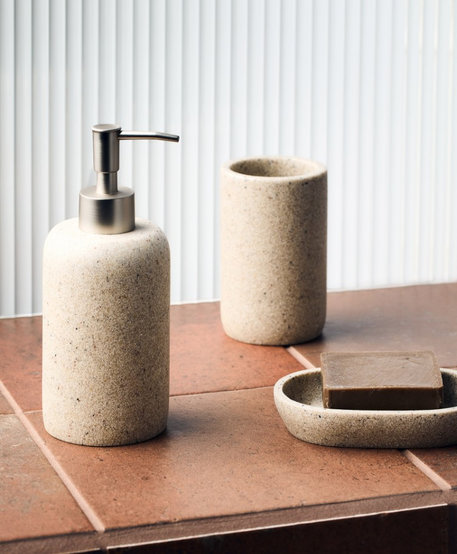 Tous nos accessoires et corbeilles chez Simons Maison