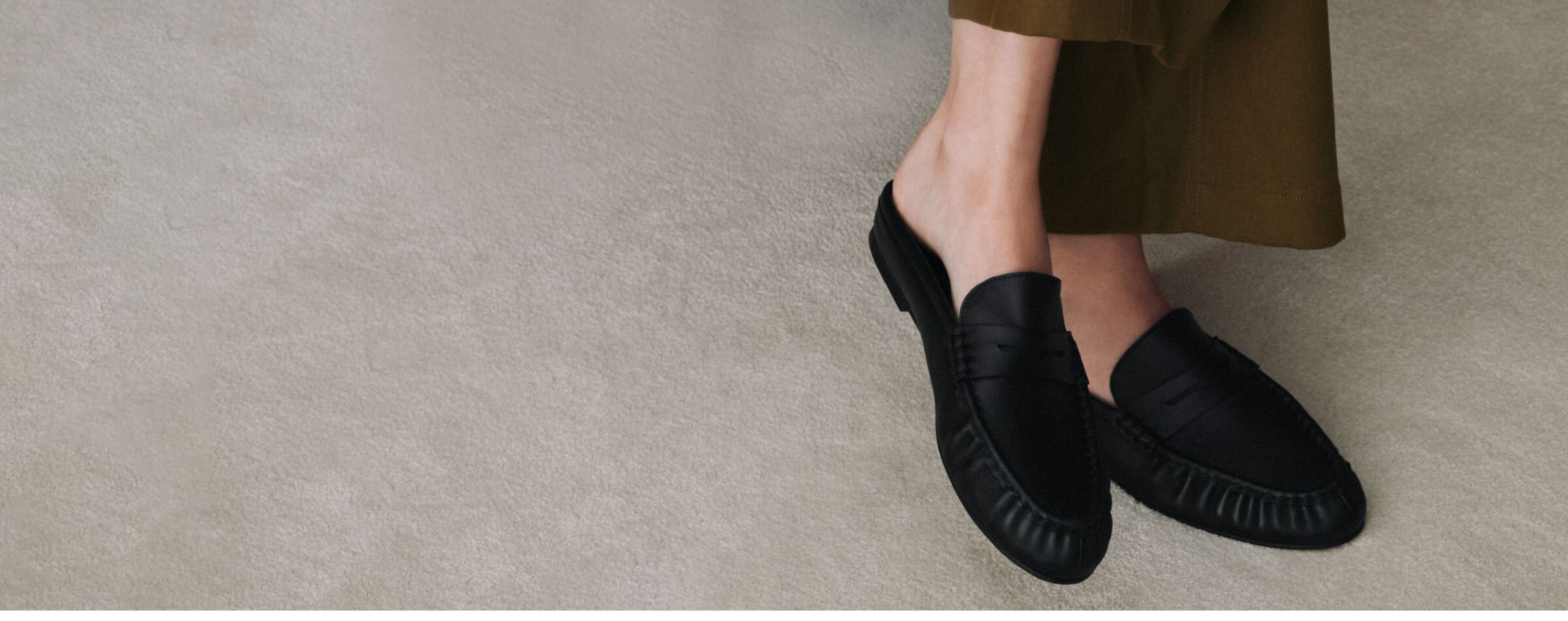 Mule flâneur froncée en cuir noir