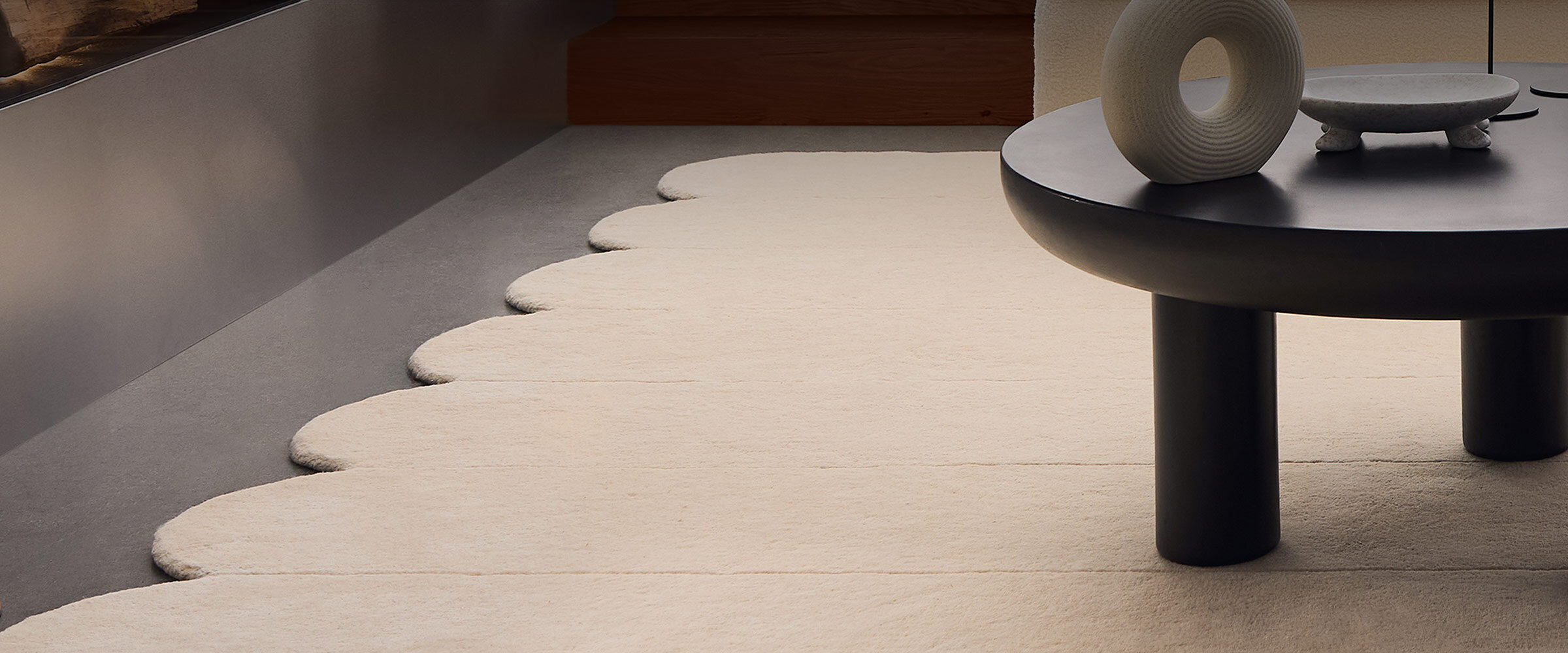 Scalloped-trim rug