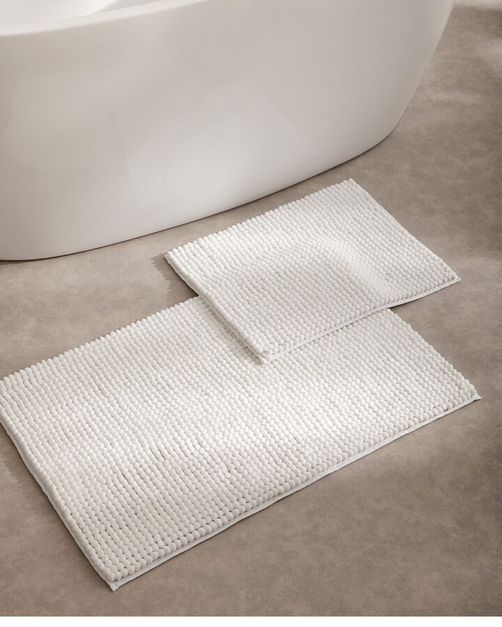 Monochrome chenille bath mat by Simons Maison